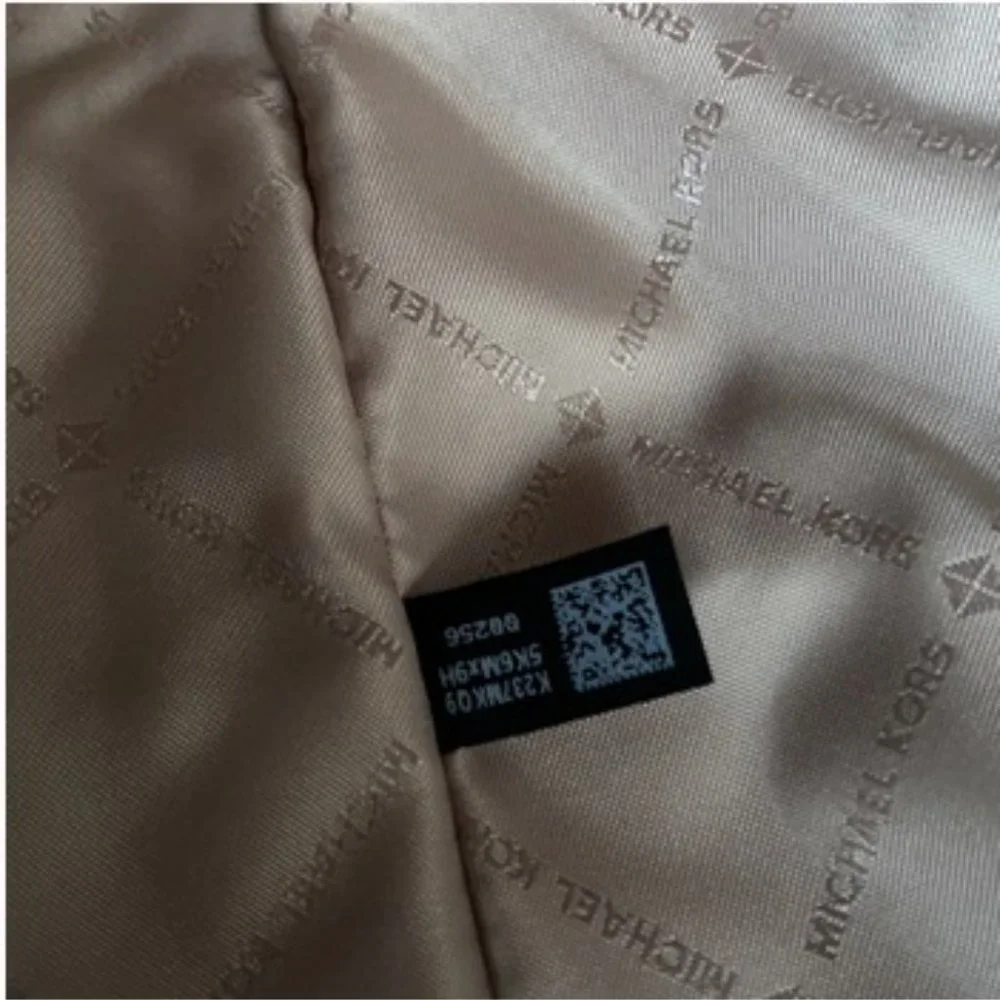 Michael Kors Charlotte Large Top Zip Tote - Picture 16 of 16